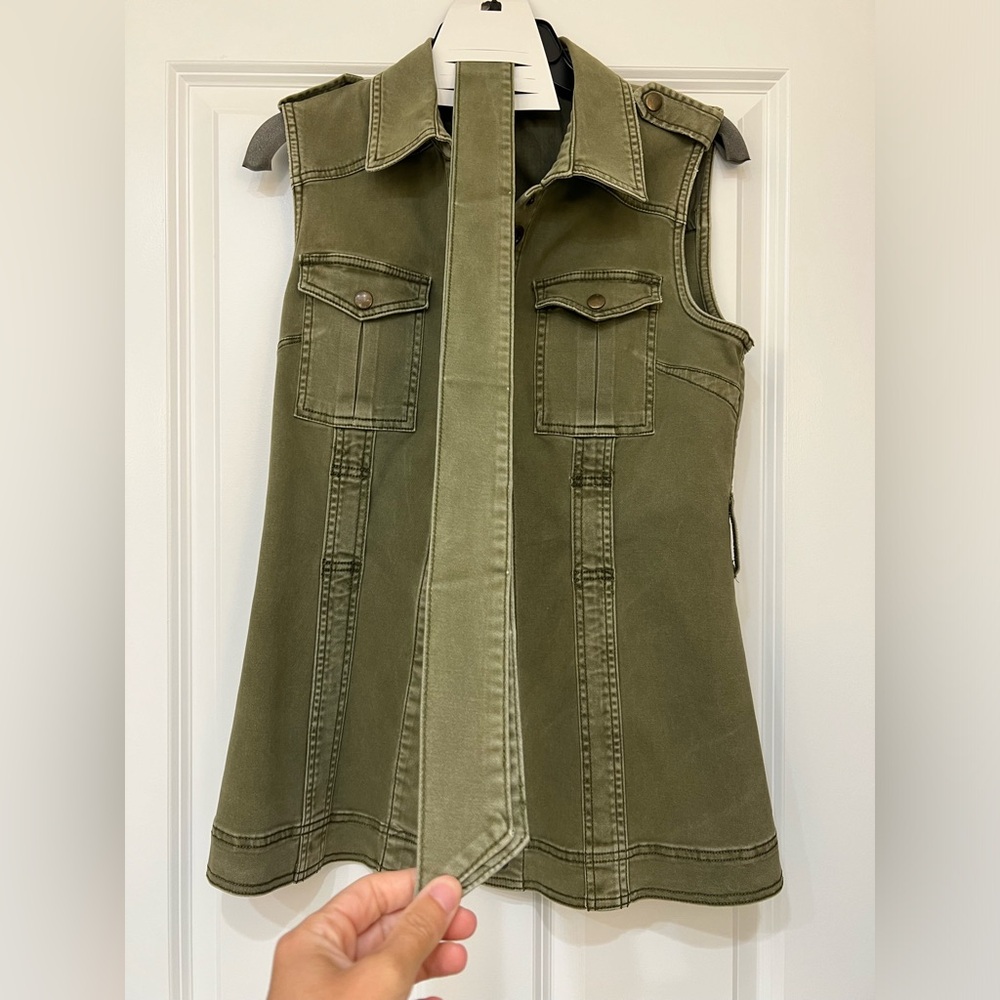 Utility vest - Picture 2 of 3